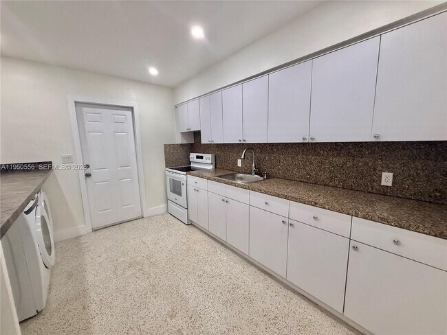 Foto del edificio - 3400 SW 17th St