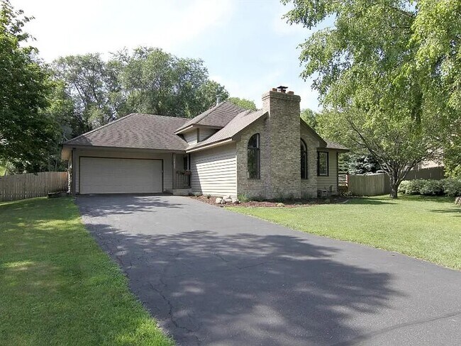 Frente - 16133 Logarto Ln