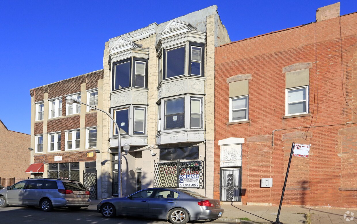 Building Photo - 3455 S Prairie Ave