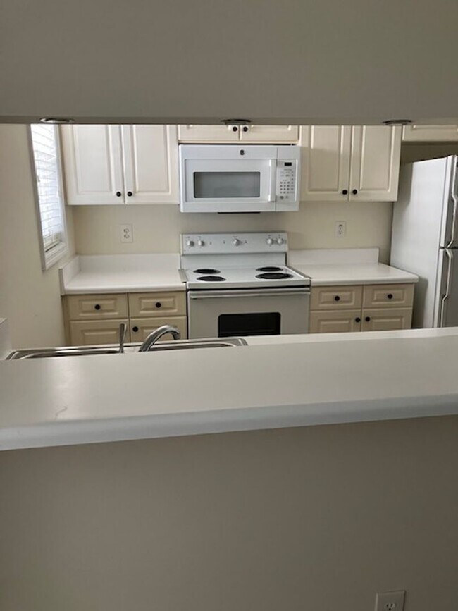 Foto del edificio - 715 Clearwater Ct