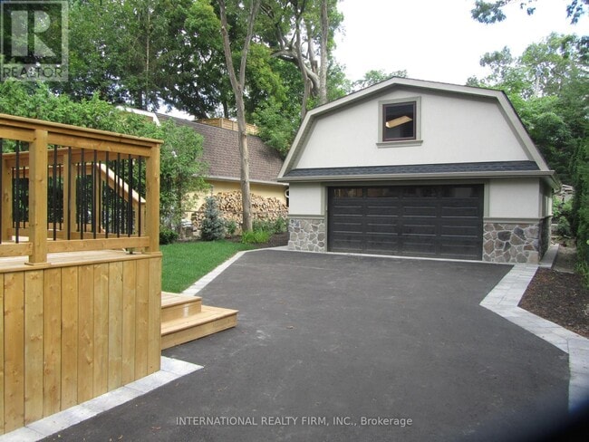 Building Photo - 33 Cloverhill Rd
