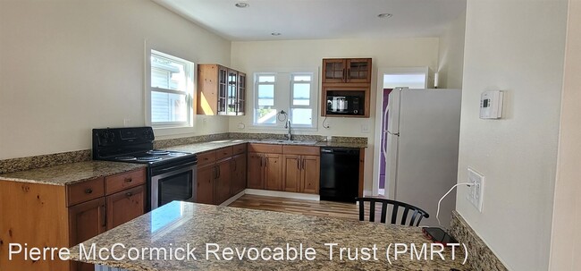 Building Photo - 1 br, 1.5 bath House - 318 Parade Street