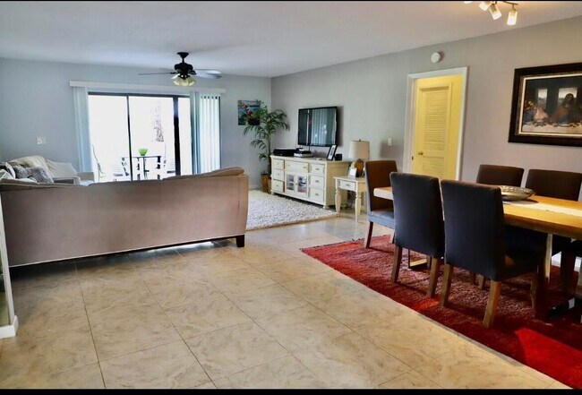 Foto del edificio - 5337 Fountains Dr S