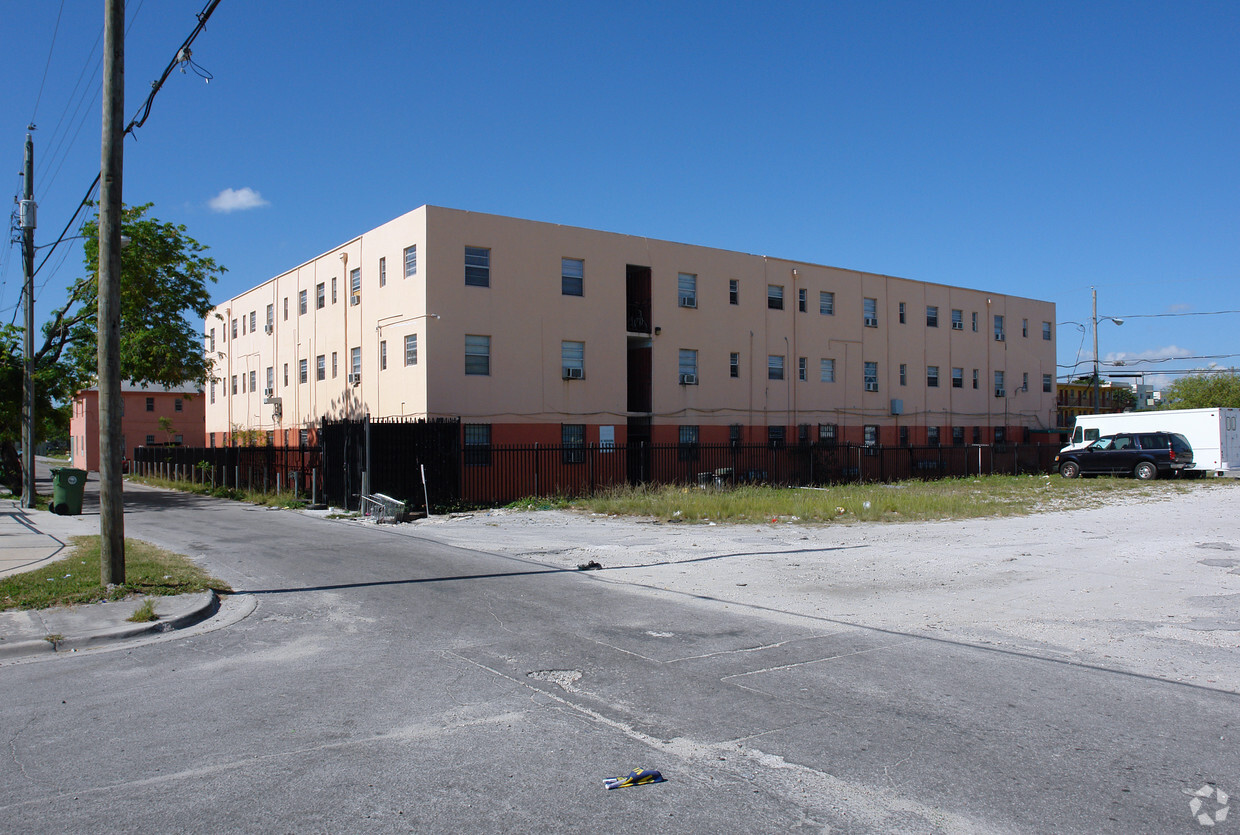 Building Photo - Standford Apartments