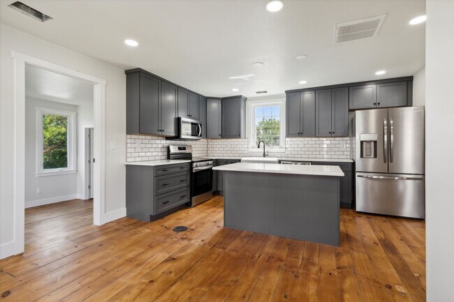 Foto del edificio - 1324 W Strasburg Rd