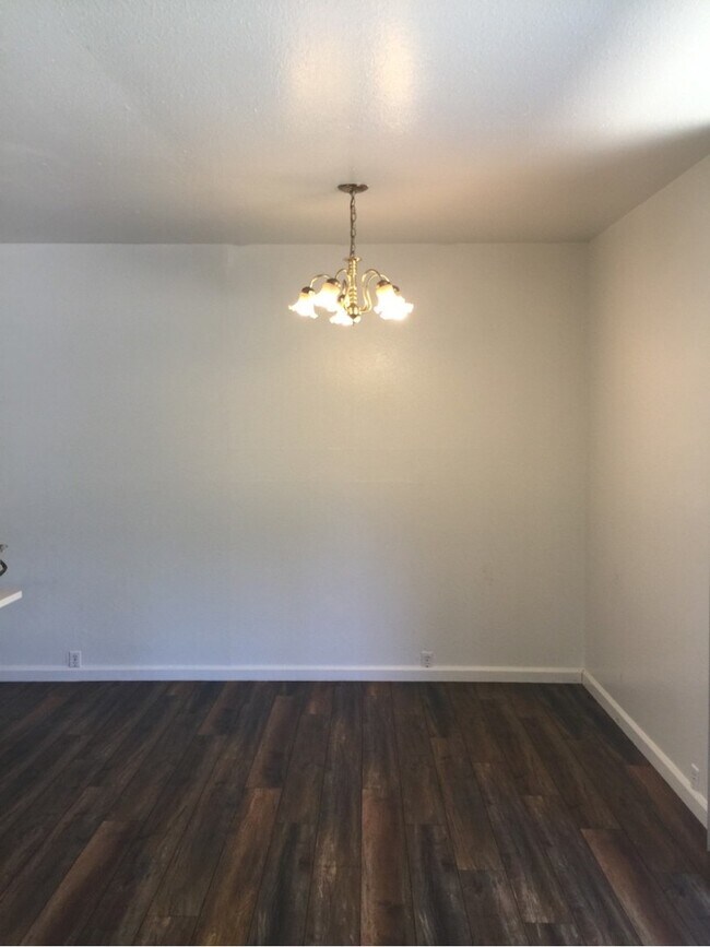 Foto del edificio - Beautiful 3 bedroom home in Central Davis available for fall move in!