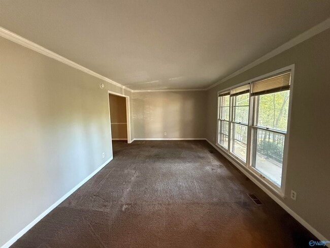 Foto del edificio - 723 Versailles Dr SE