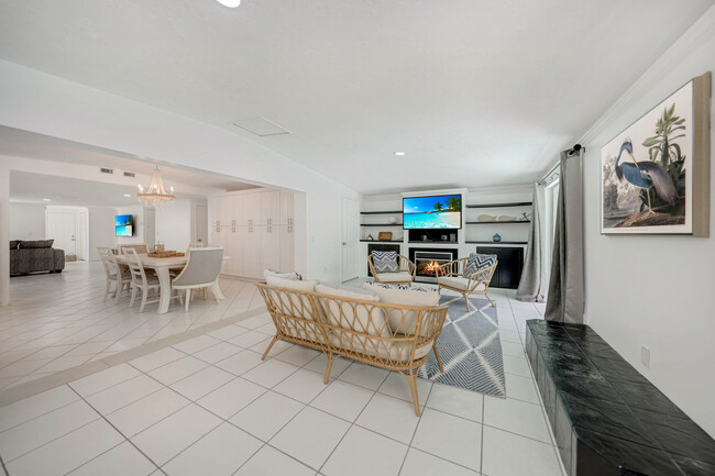 Building Photo - 330 Sunset Beach Dr