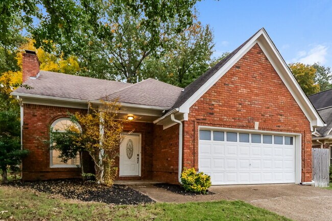 Foto del edificio - 2418 Lake Edge Dr