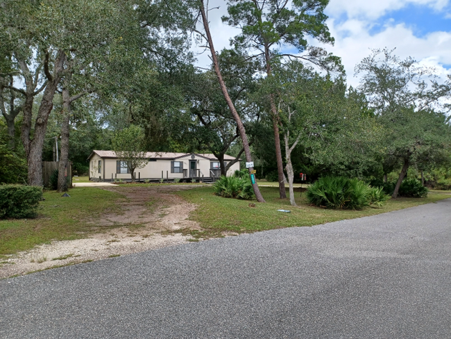 Foto del edificio - 7301 Doe Run Rd
