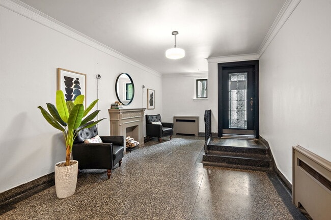 Building Photo - 7 Av Roosevelt Ave