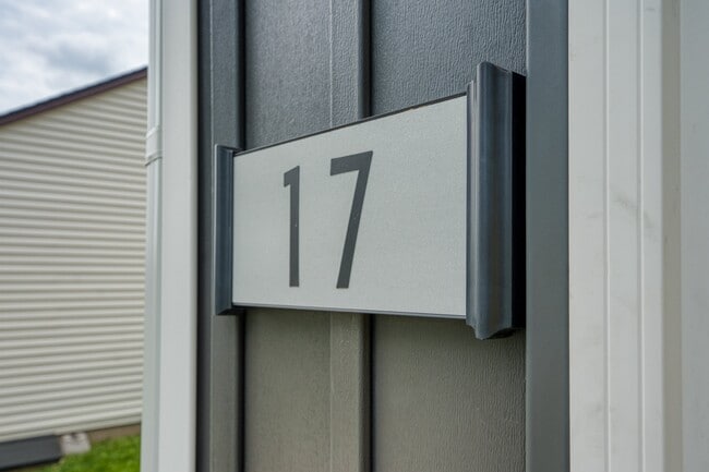 Building Photo - 17 Kirk St