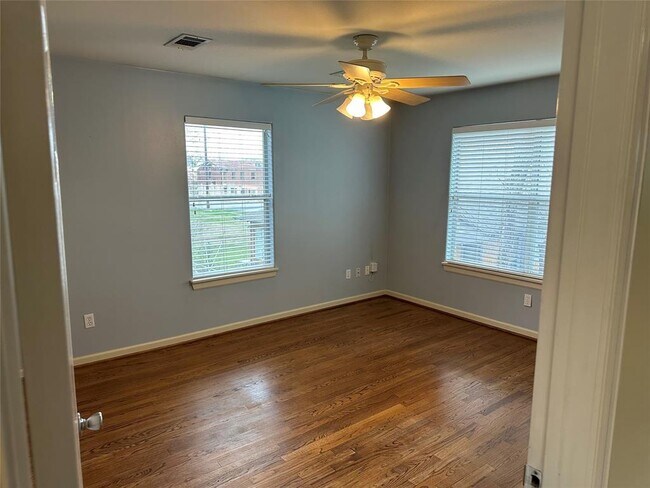 Foto del edificio - 2313 Everett St