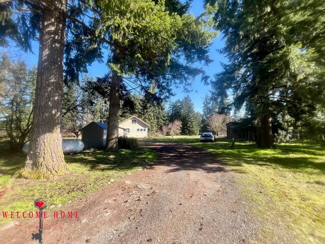 Building Photo - Unique opportunity - Bring your horses!