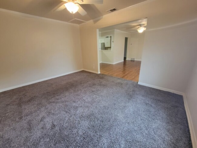 Building Photo - ****3 BEDROOM IN GARLAND**** $1700.00