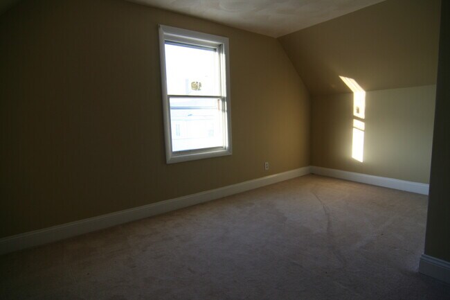 Building Photo - 15 Leyden St