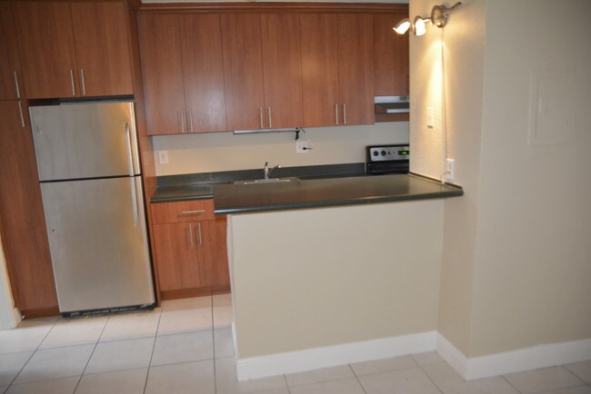 kitchen - 4081 N Dixie Hwy