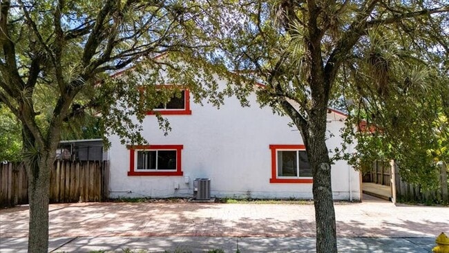 Building Photo - 5410 SW 43rd Terrace