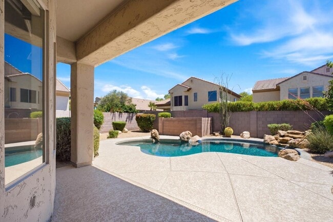 Building Photo - 7647 E Los Gatos Dr
