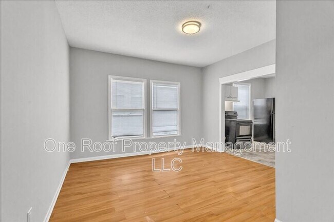 Foto del edificio - 3224-3226 E 8th St.