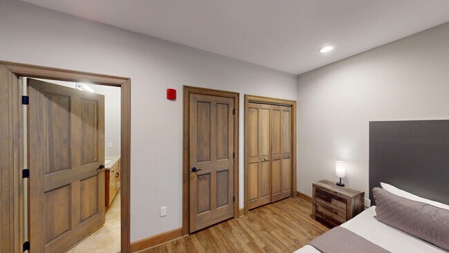 Foto del edificio - Spacious 4 Bedroom Fully Furnished Apartment in Pigeon Forge