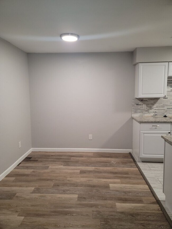 Foto del edificio - DOVE SPRINGS DELIGHT - RENOVATED  2/2 DUPL...