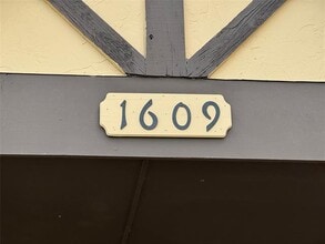 Building Photo - 1609 Autumn Breeze Ln