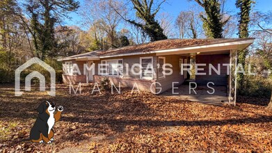 Building Photo - 2616 Wood Dr NE