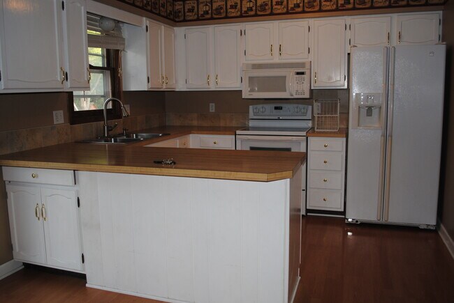 Kitchen - 1309 Northwest Beechwood Street