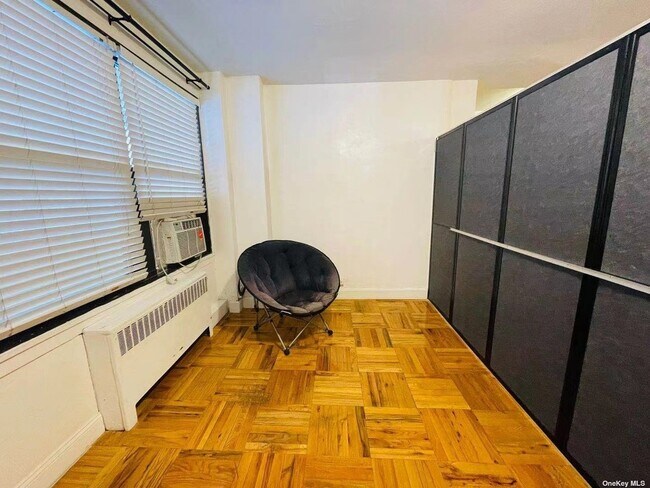 Foto del edificio - 98-50 63rd Dr