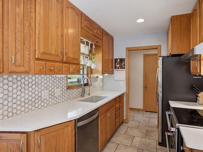 kitchen - 2307 Harding St NE