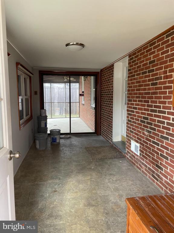 Foto del edificio - 7087 Winchester Ave
