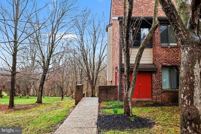 Building Photo - 910 Mountainview Dr