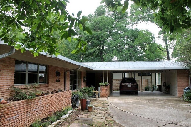 Building Photo - 3009 Oak Park Dr