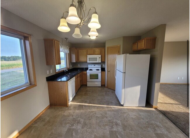 Foto del edificio - 9208 Golden Pond Lane