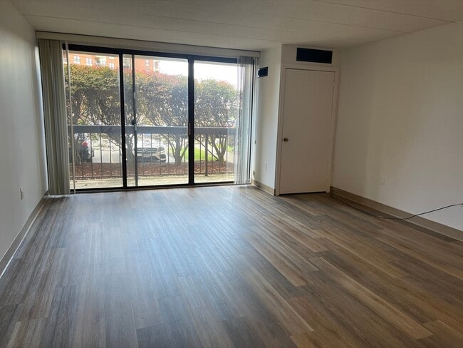 Foto del edificio - 1 Pond St