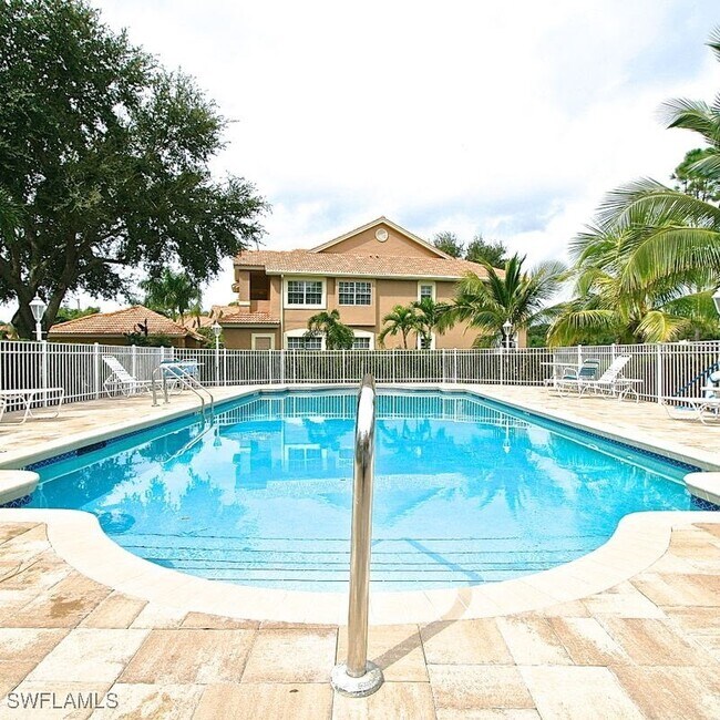 Foto del edificio - 13231 Sherburne Cir