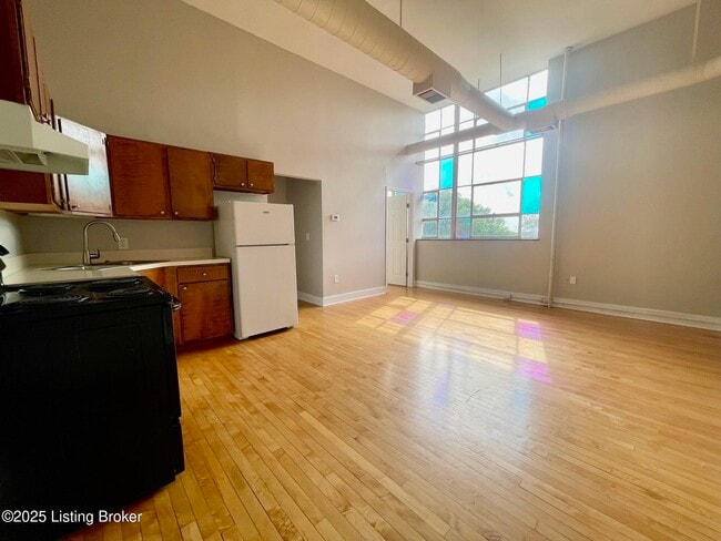 Building Photo - 1516 Hepburn Ave