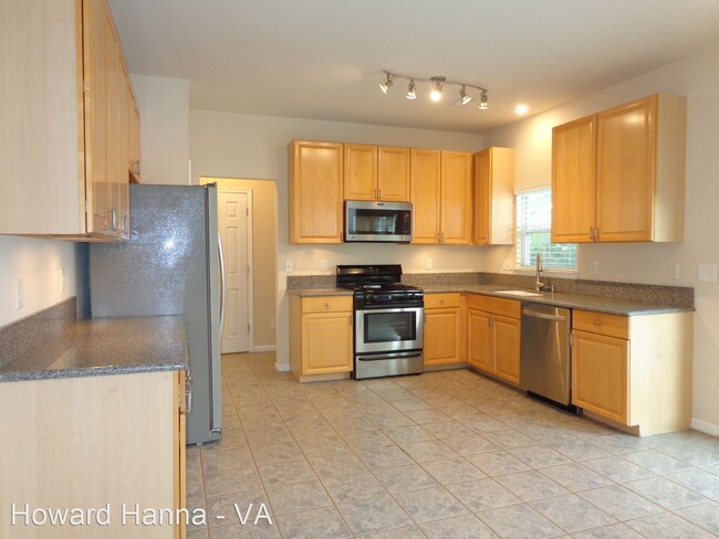 Building Photo - 3 br, 2.5 bath House - 5031 Ocean Way