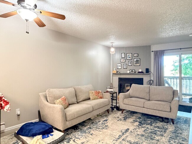 Building Photo - 14740 E Kentucky Dr