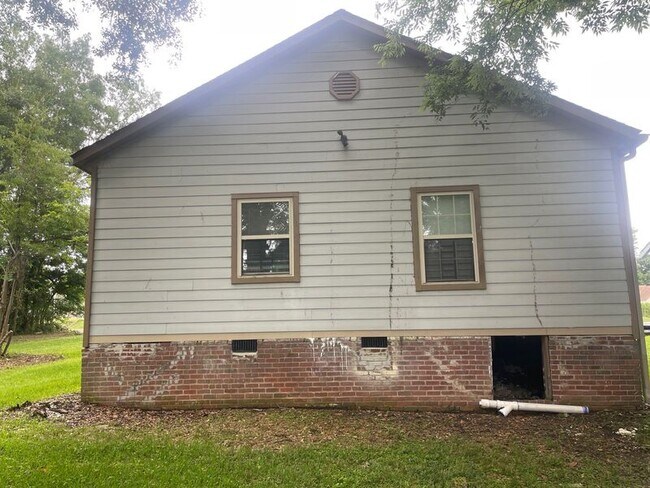 Building Photo - 137 Sivley Ave