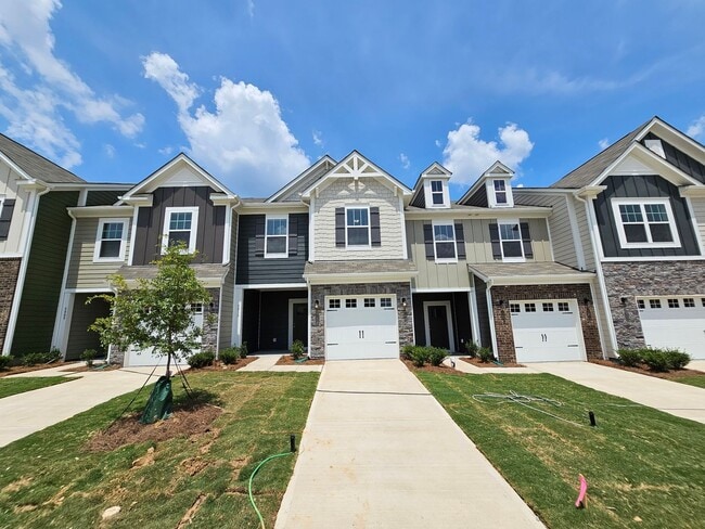 Foto del edificio - Beautiful Townhome in North Charlotte