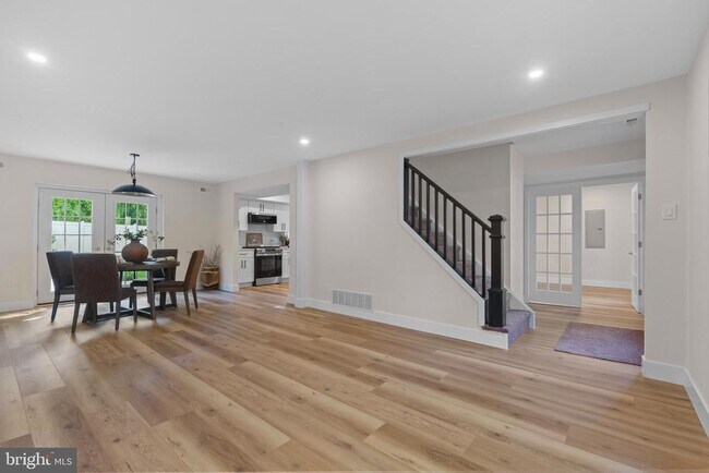 Building Photo - 480 Yale Dr