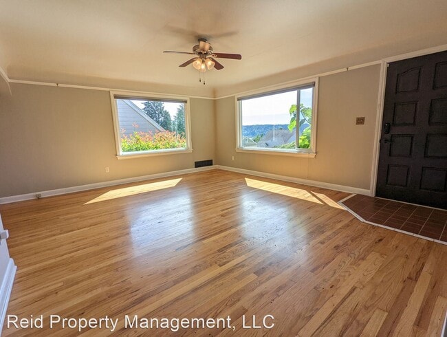 Building Photo - 3 br, 1 bath House - 2626 E 17th St