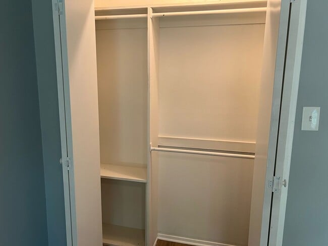 Building Photo - 2925-2925 Bernice Dr