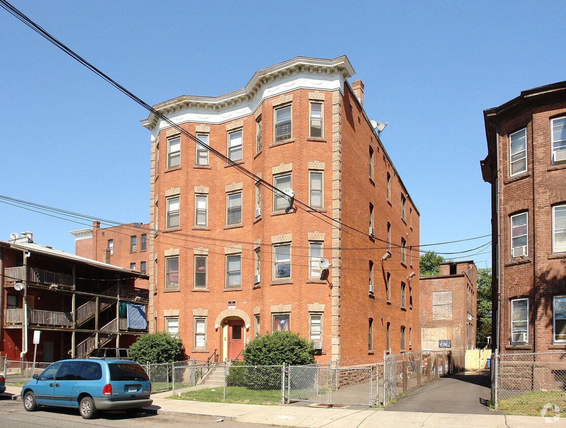 Primary Photo - 58-60 putnam St