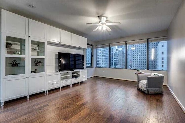 Building Photo - Apartment for Rent
