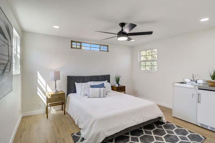 Foto principal - 3770 Clinton St
