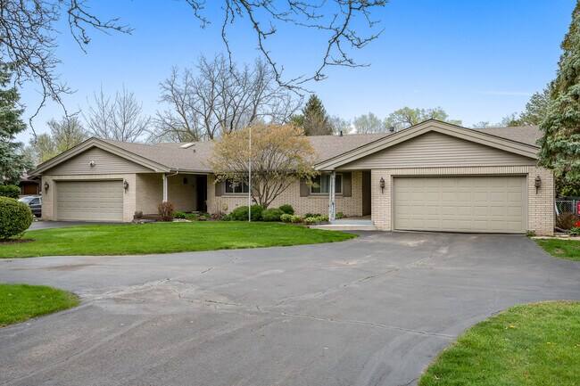 Building Photo - 1125 Nassau Pky