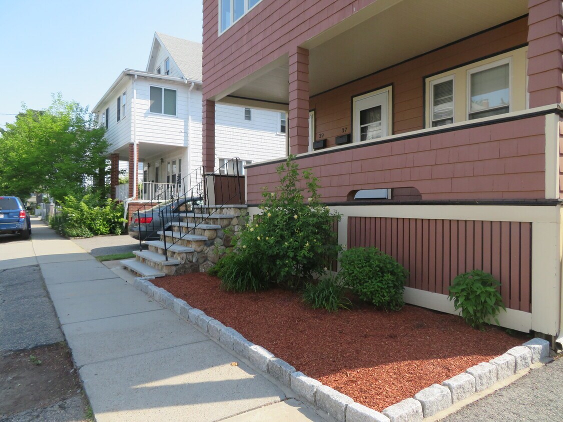 Front of House - 37 Keenan St